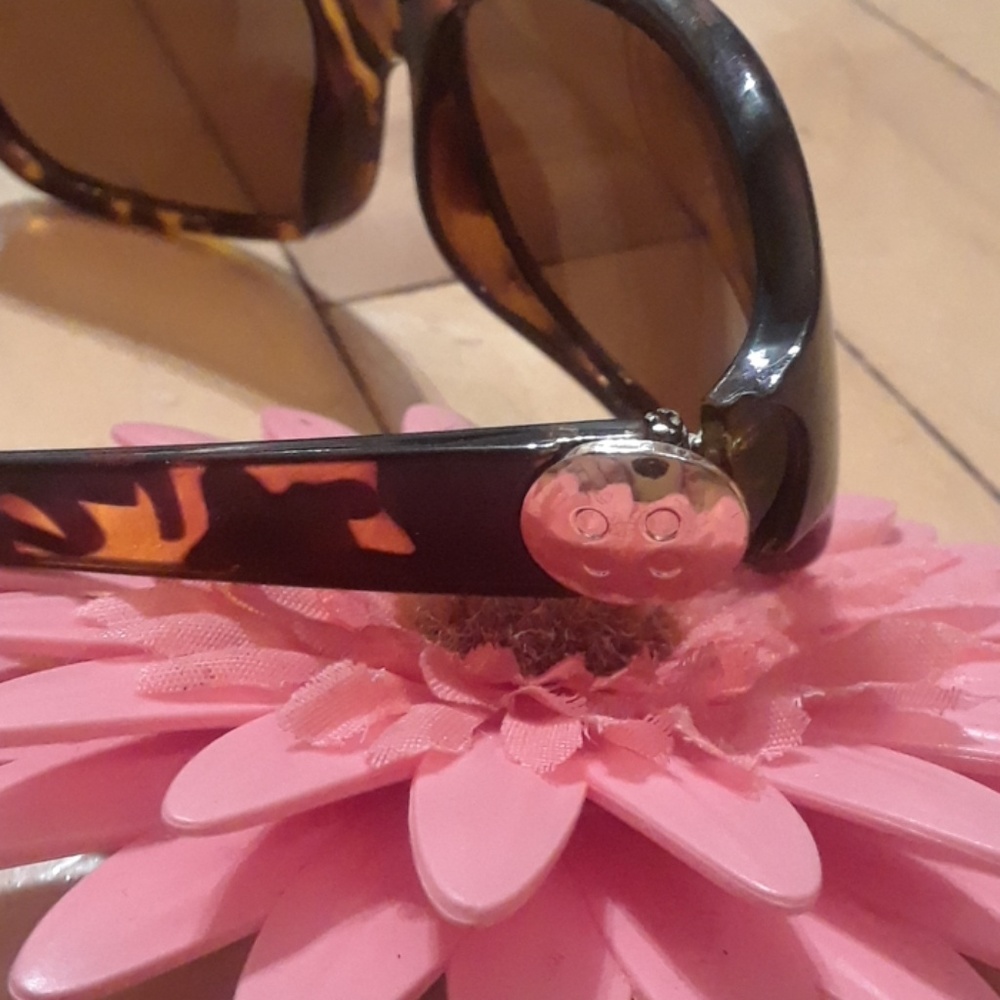 Tortoise shell sunglasses - Picture 7 of 8